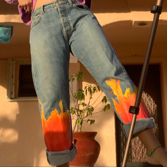 1990’s Vintage Levi’s w/ Flame Design 🔥 - Picture 2 of 3